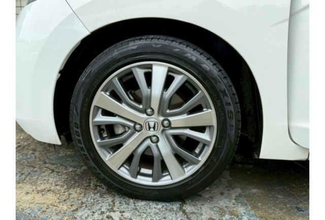 Honda FIT 1.5 白色/2016年式/認證原鈑件/年跑僅5千公里/藍芽導航主機/加裝原廠行車記錄器/原廠LED日行燈/定速/恆溫/換檔快撥/  第20張相片