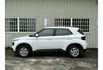 新車入庫｜2023/5 Hyundai Venue 白色｜售價 45.8 萬倒車雷達 /光感應頭燈 /電動收折後視鏡 /多功能方向盤 /胎壓偵測系統 /6具安全氣囊/iSOFIX兒童安全座椅固  第2張縮圖