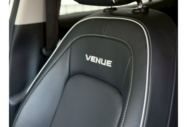 新車入庫｜2023/5 Hyundai Venue 白色｜售價 45.8 萬倒車雷達 /光感應頭燈 /電動收折後視鏡 /多功能方向盤 /胎壓偵測系統 /6具安全氣囊/iSOFIX兒童安全座椅固  第10張相片