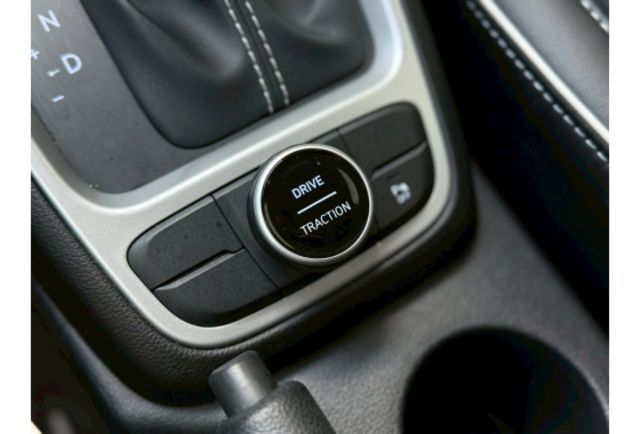 新車入庫｜2023/5 Hyundai Venue 白色｜售價 45.8 萬倒車雷達 /光感應頭燈 /電動收折後視鏡 /多功能方向盤 /胎壓偵測系統 /6具安全氣囊/iSOFIX兒童安全座椅固  第11張相片