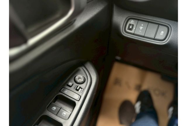 新車入庫｜2023/5 Hyundai Venue 白色｜售價 45.8 萬倒車雷達 /光感應頭燈 /電動收折後視鏡 /多功能方向盤 /胎壓偵測系統 /6具安全氣囊/iSOFIX兒童安全座椅固  第12張相片