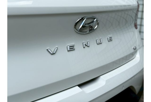 新車入庫｜2023/5 Hyundai Venue 白色｜售價 45.8 萬倒車雷達 /光感應頭燈 /電動收折後視鏡 /多功能方向盤 /胎壓偵測系統 /6具安全氣囊/iSOFIX兒童安全座椅固  第15張相片