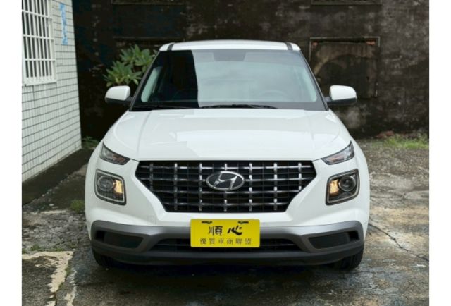 新車入庫｜2023/5 Hyundai Venue 白色｜售價 45.8 萬倒車雷達 /光感應頭燈 /電動收折後視鏡 /多功能方向盤 /胎壓偵測系統 /6具安全氣囊/iSOFIX兒童安全座椅固  第19張相片