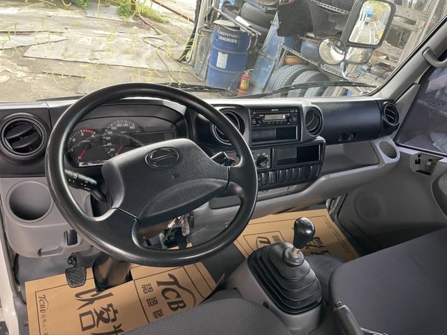 Hino 300  第2張相片