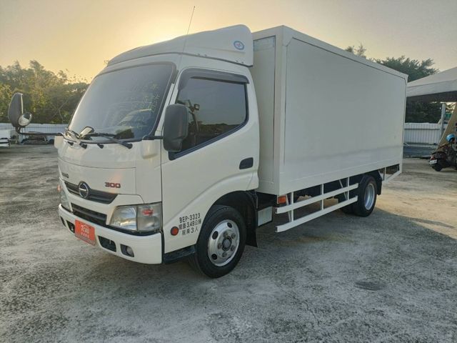 Hino 300  第2張相片
