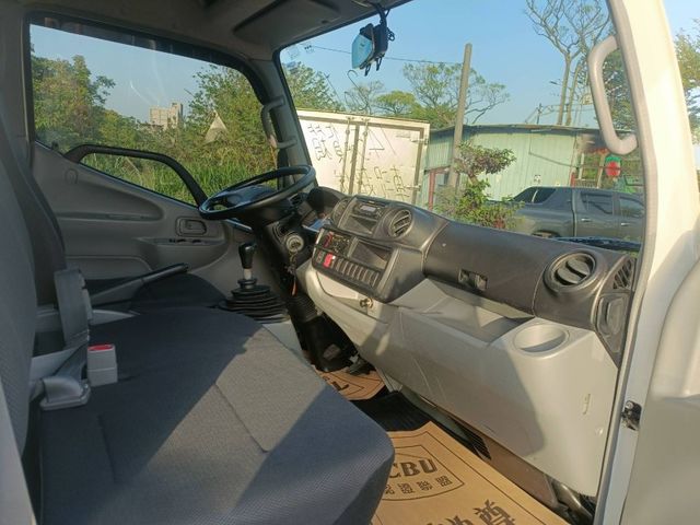 Hino 300  第10張相片