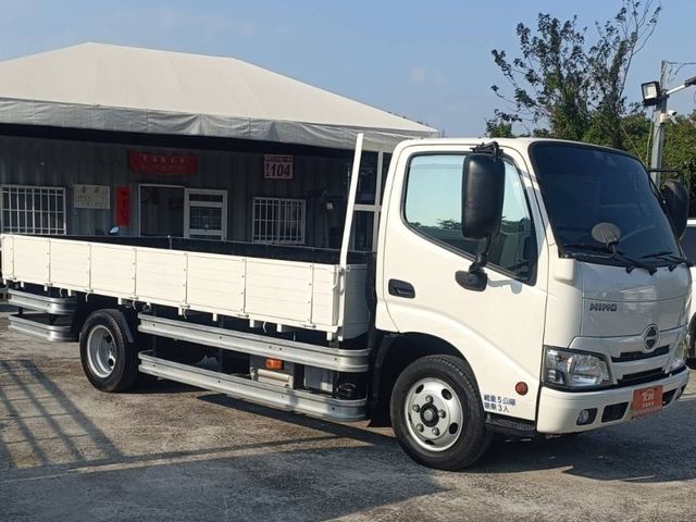 Hino 300  第3張相片