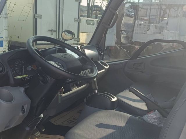 Hino 300  第9張相片