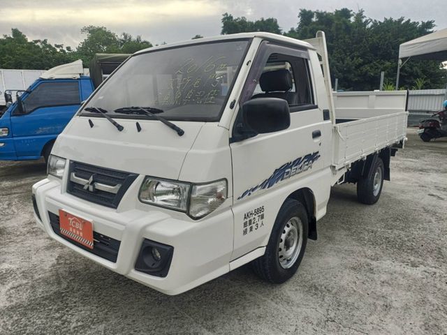 (實車實照實價)2016年/車況佳/里程跑少/雙折尾門/全車原鈑件  第2張相片