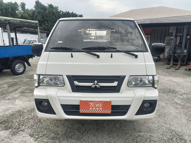 (實車實照實價)2016年/車況佳/里程跑少/雙折尾門/全車原鈑件  第3張相片