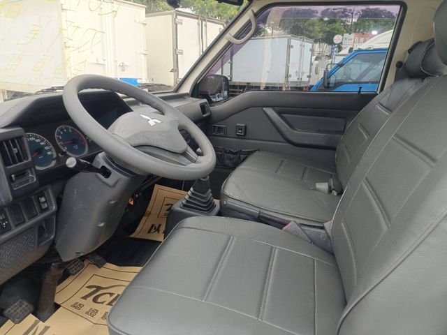 (實車實照實價)2016年/車況佳/里程跑少/雙折尾門/全車原鈑件  第9張相片