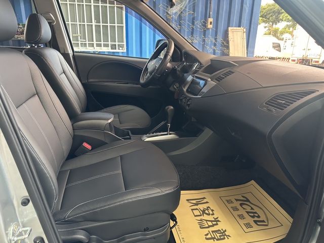 (實車實照實價)2017年/全車原/可認證/只跑4萬7/內裝外觀超漂亮/有新車味  第9張相片