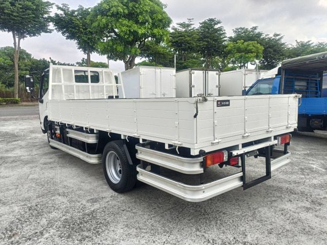 Hino 300  第5張相片