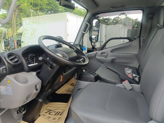 Hino 300  第8張相片