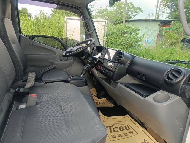 Hino 300  第9張相片