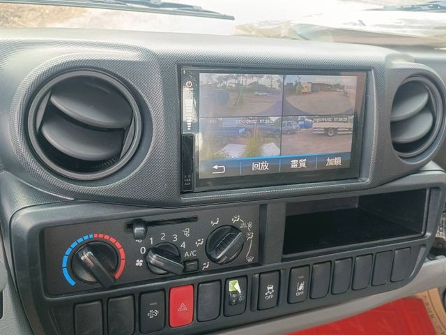 Hino 300  第2張相片