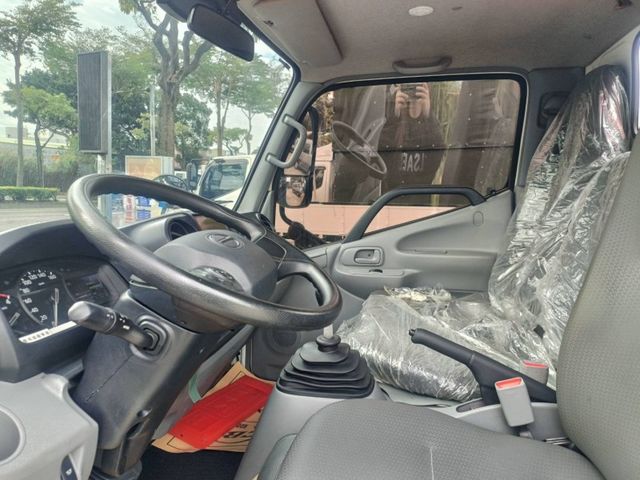 Hino 300  第16張相片