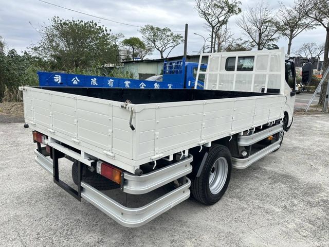 Hino 300  第9張相片