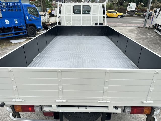 Hino 300  第10張相片