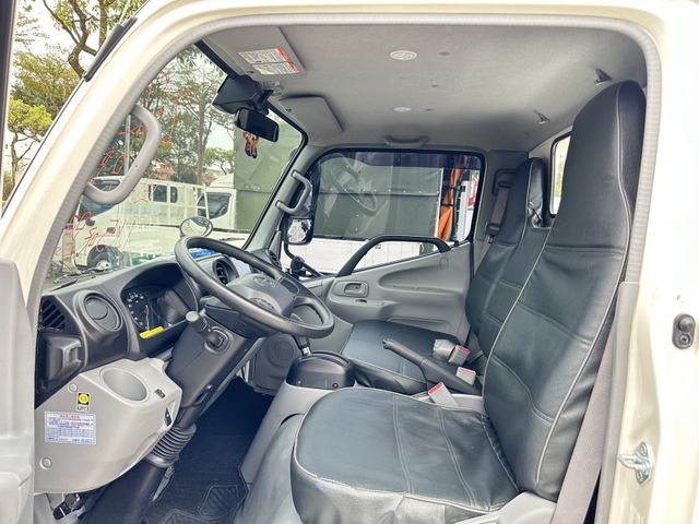 Hino 300  第11張相片