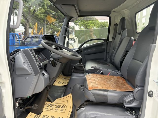 (實車實照實價)2018年/14呎/7.5噸/手排/大馬力/原漆原鈑件/跑5萬9  第12張相片