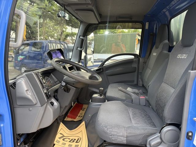 (實車實照實價)2016年/自排/可認證/實跑里程/全車花鈑/昇降尾門/車況超優  第12張相片
