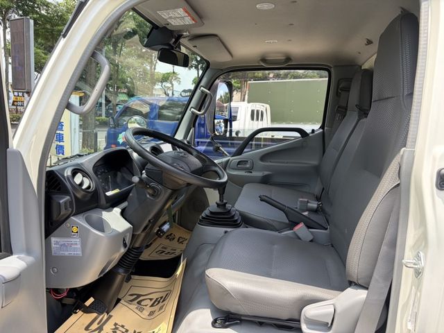 (實車實照實價)2023年/手排/正5噸/冷箱-25度/全車原鈑件/原廠保養  第13張相片