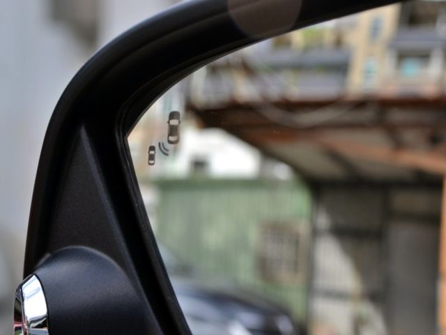Luxgen URX  第10張相片