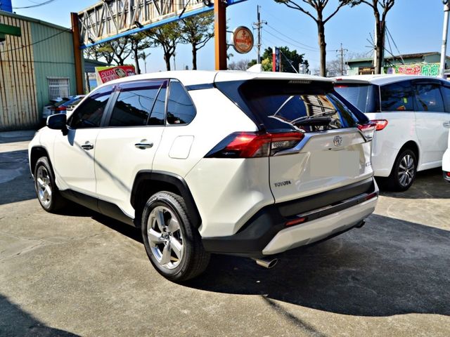 Toyota RAV4  第19張相片