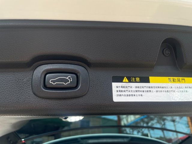 Luxgen URX  第17張相片