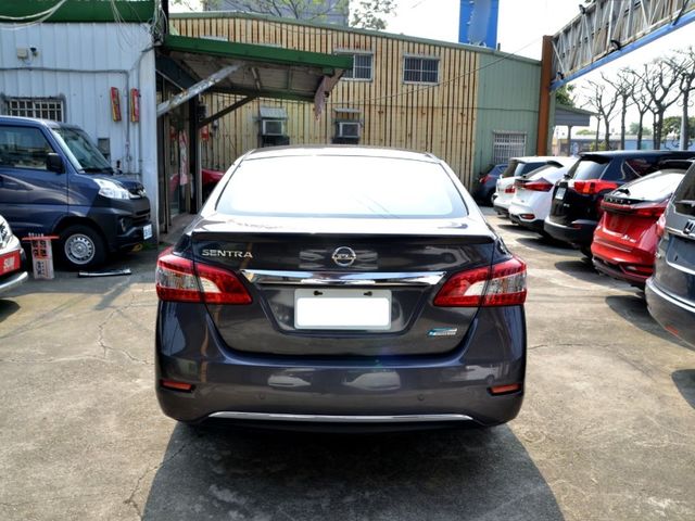 Nissan Sentra  第8張相片