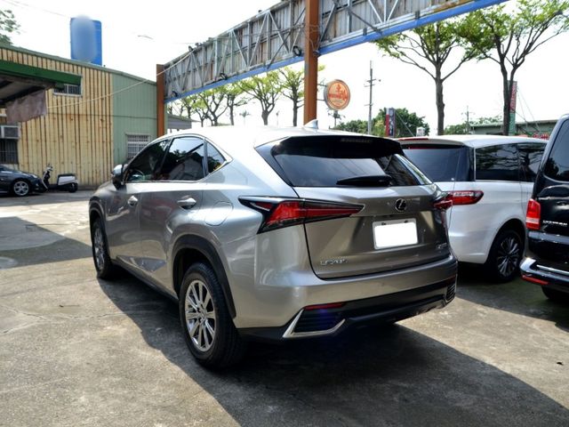 Lexus NX  第5張相片