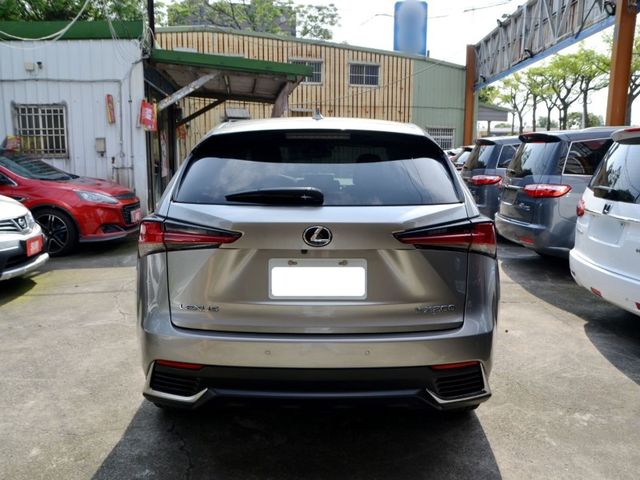Lexus NX  第6張相片