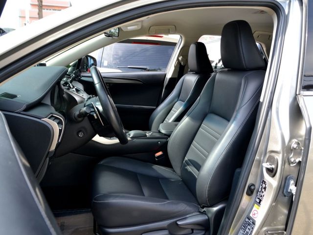 Lexus NX  第9張相片
