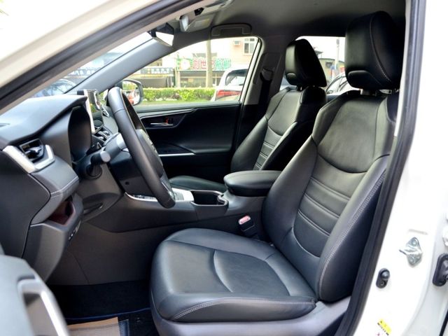 Toyota RAV4  第9張相片