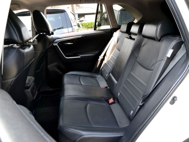 Toyota RAV4  第10張相片