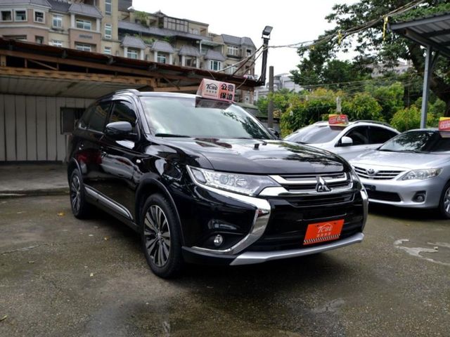 2021 Mitsubishi Outlander 《ACC主動跟車/原廠保養/自動頭燈/循跡防滑》  第4張相片