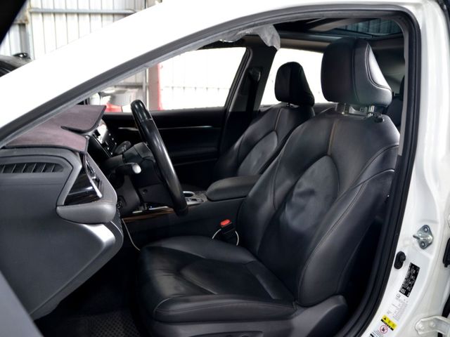 2019 Toyota Camry 2.5 Hybrid旗艦《ACC主動跟車/全景天窗/雙電動椅》  第9張相片