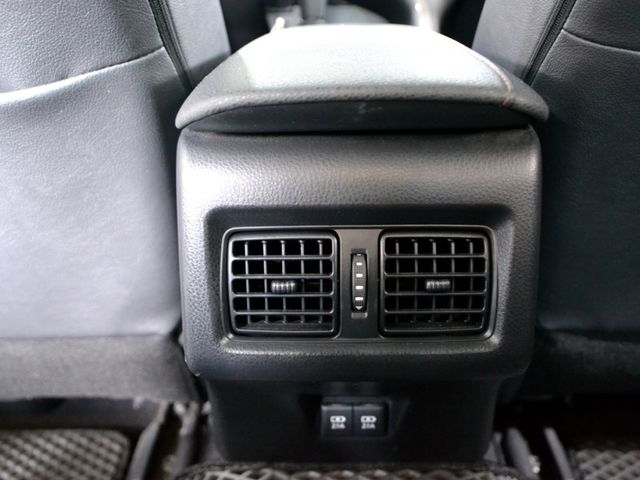 2019 Toyota Camry 2.5 Hybrid旗艦《ACC主動跟車/全景天窗/雙電動椅》  第17張相片