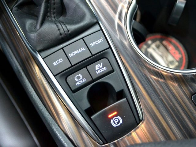 2019 Toyota Camry 2.5 Hybrid旗艦《ACC主動跟車/全景天窗/雙電動椅》  第18張相片
