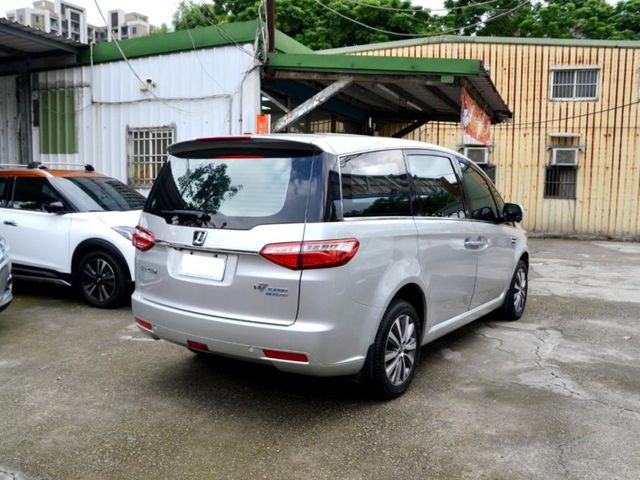 Luxgen M7  第7張相片