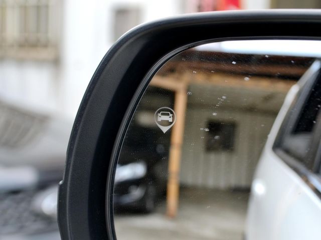 Mitsubishi Zinger  第13張相片