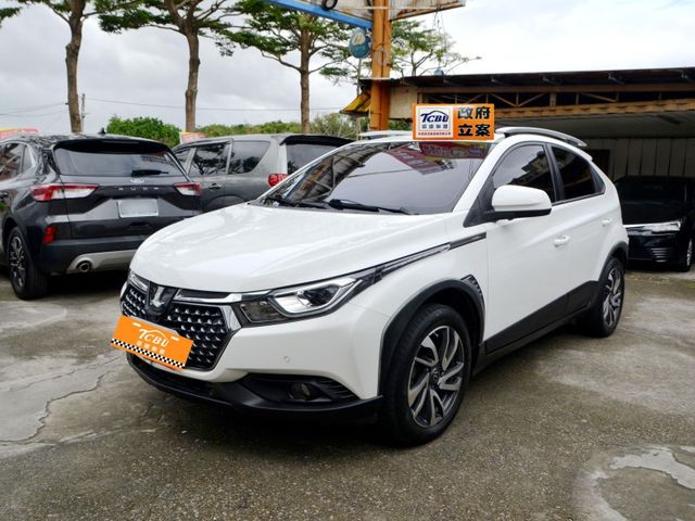 2018 Luxgen U5 1.6旗艦Hi-Fi版《環景影像/自動停車/後座出風口》  第1張相片