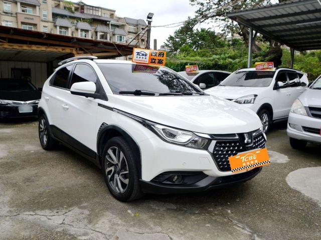 2018 Luxgen U5 1.6旗艦Hi-Fi版《環景影像/自動停車/後座出風口》  第4張相片