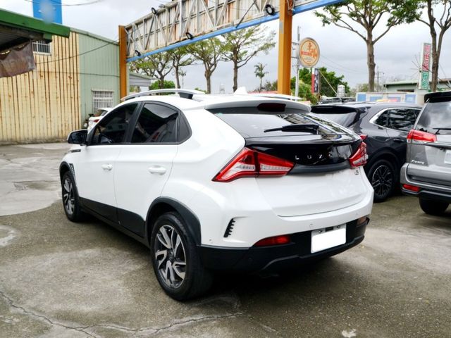 2018 Luxgen U5 1.6旗艦Hi-Fi版《環景影像/自動停車/後座出風口》  第5張相片