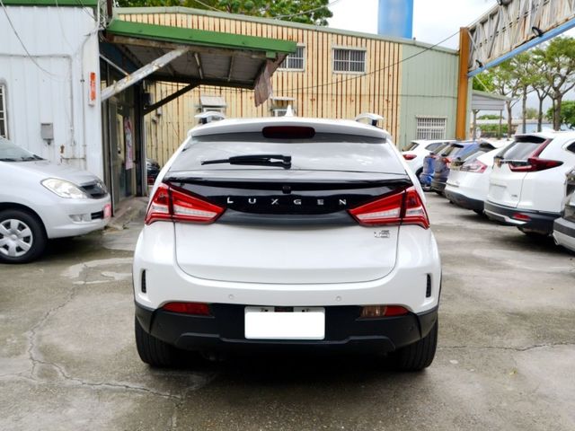 2018 Luxgen U5 1.6旗艦Hi-Fi版《環景影像/自動停車/後座出風口》  第6張相片