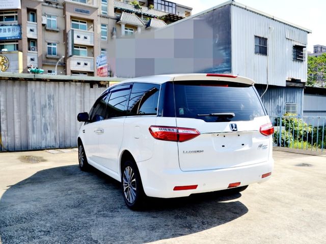 Luxgen M7  第2張相片