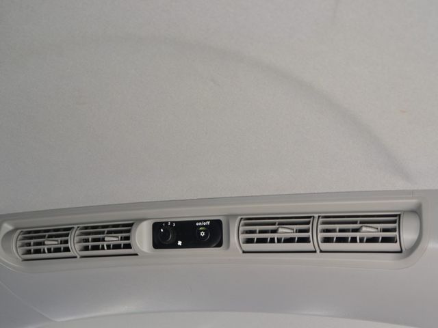 Mitsubishi Zinger  第15張相片