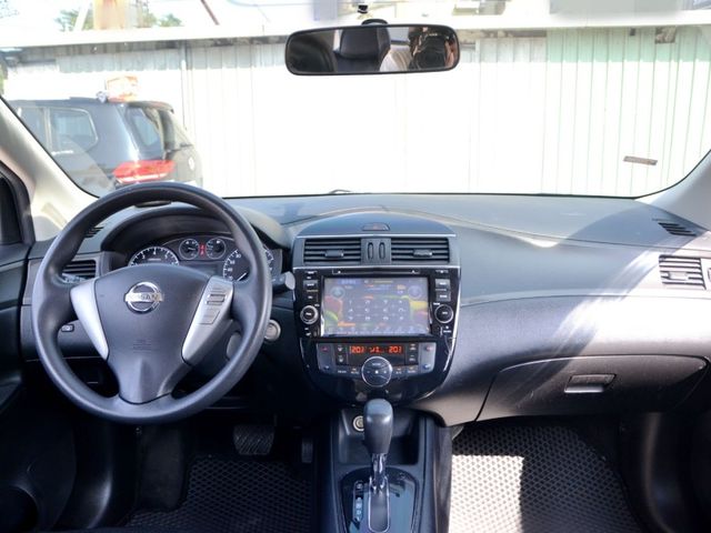 Nissan Tiida  第11張相片