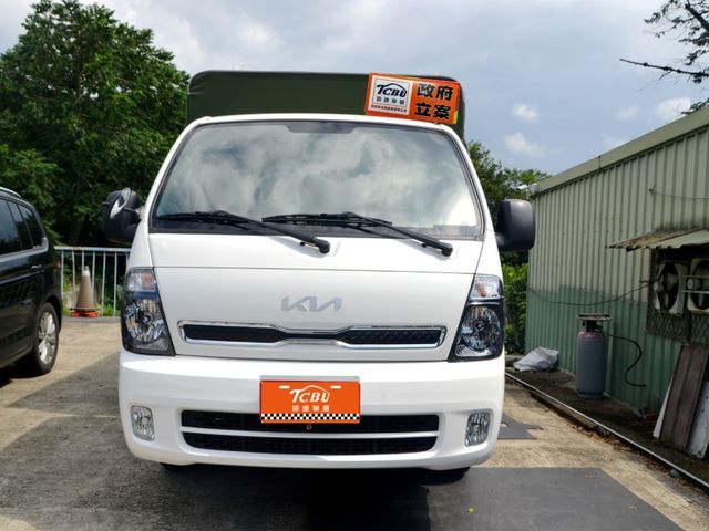 僅跑2萬3KM/一手車/電動升降斗篷/全車原版件/手自排/柴油/倒車影像  第5張相片
